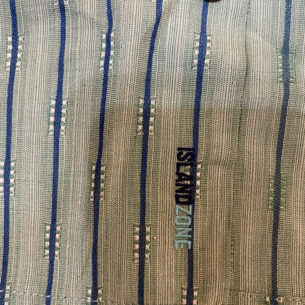 Tommy Bahama Men’s button down shirt - Picture 6 of 6